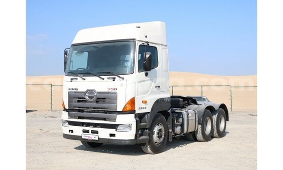 Acheter Import Utilitaire Hino 300 Series Blanc à Import - Dubai, Bujumbura