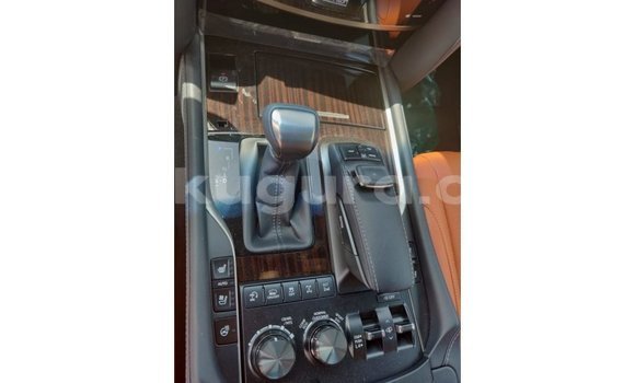 Acheter Import Voiture Lexus LX Blanc à Import - Dubai, Bujumbura Acheter Import Voiture Lexus LX Blanc à Import - Dubai, Bujumbura