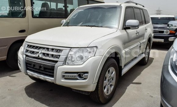 Acheter Import Voiture Mitsubishi Pajero Blanc à Import - Dubai, Bujumbura Acheter Import Voiture Mitsubishi Pajero Blanc à Import - Dubai, Bujumbura