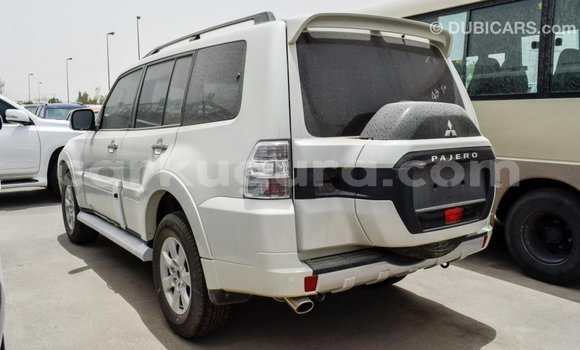 Acheter Import Voiture Mitsubishi Pajero Blanc à Import - Dubai, Bujumbura Acheter Import Voiture Mitsubishi Pajero Blanc à Import - Dubai, Bujumbura