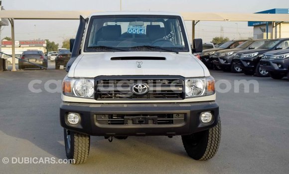Acheter Import Voiture Toyota Land Cruiser Blanc à Import - Dubai, Bujumbura Acheter Import Voiture Toyota Land Cruiser Blanc à Import - Dubai, Bujumbura