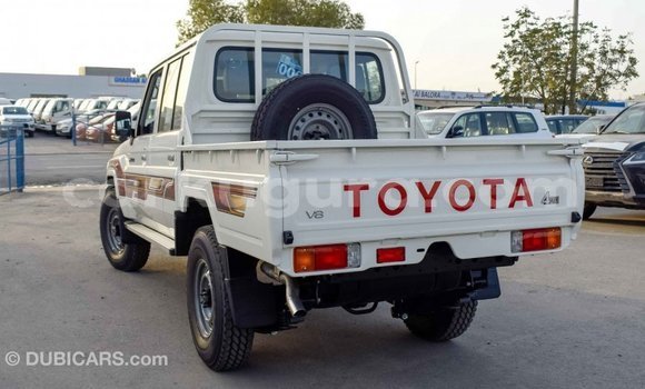 Acheter Import Voiture Toyota Land Cruiser Blanc à Import - Dubai, Bujumbura Acheter Import Voiture Toyota Land Cruiser Blanc à Import - Dubai, Bujumbura