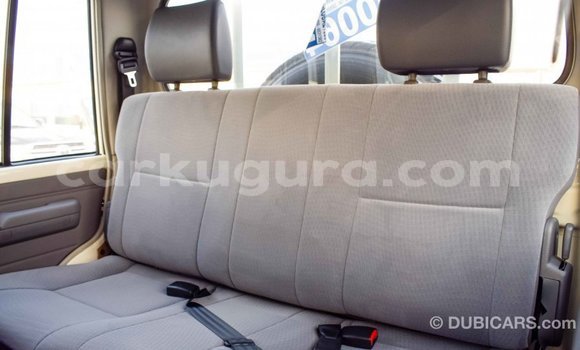 Acheter Import Voiture Toyota Land Cruiser Blanc à Import - Dubai, Bujumbura Acheter Import Voiture Toyota Land Cruiser Blanc à Import - Dubai, Bujumbura