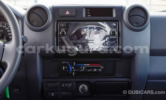 Acheter Import Voiture Toyota Land Cruiser Blanc à Import - Dubai, Bujumbura Acheter Import Voiture Toyota Land Cruiser Blanc à Import - Dubai, Bujumbura