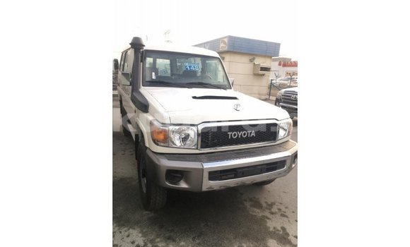 Nunua Imported Toyota Land Cruiser Nyeupe Gari ndani ya Import - Dubai nchini Bujumbura Nunua Imported Toyota Land Cruiser Nyeupe Gari ndani ya Import - Dubai nchini Bujumbura