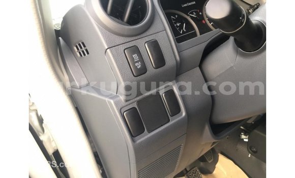 Nunua Imported Toyota Land Cruiser Nyeupe Gari ndani ya Import - Dubai nchini Bujumbura Nunua Imported Toyota Land Cruiser Nyeupe Gari ndani ya Import - Dubai nchini Bujumbura