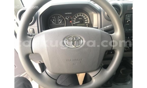 Nunua Imported Toyota Land Cruiser Nyeupe Gari ndani ya Import - Dubai nchini Bujumbura Nunua Imported Toyota Land Cruiser Nyeupe Gari ndani ya Import - Dubai nchini Bujumbura