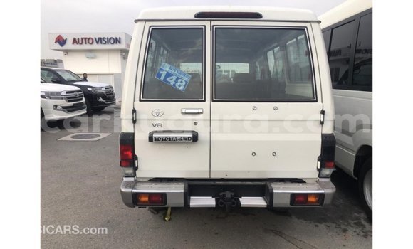 Acheter Import Voiture Toyota Land Cruiser Blanc à Import - Dubai, Bujumbura Acheter Import Voiture Toyota Land Cruiser Blanc à Import - Dubai, Bujumbura