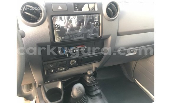 Nunua Imported Toyota Land Cruiser Nyeupe Gari ndani ya Import - Dubai nchini Bujumbura Nunua Imported Toyota Land Cruiser Nyeupe Gari ndani ya Import - Dubai nchini Bujumbura