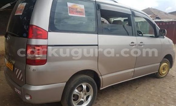 Acheter Occasion Voiture Toyota Noah Autre à Bujumbura, Bujumbura Acheter Occasion Voiture Toyota Noah Autre à Bujumbura, Bujumbura