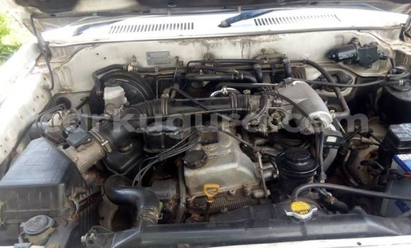 Nunua Ilio tumika Toyota Land Cruiser Prado Nyeupe Gari ndani ya Bujumbura nchini Bujumbura Nunua Ilio tumika Toyota Land Cruiser Prado Nyeupe Gari ndani ya Bujumbura nchini Bujumbura