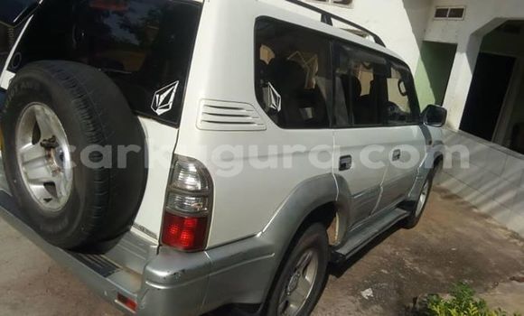 Nunua Ilio tumika Toyota Land Cruiser Prado Nyeupe Gari ndani ya Bujumbura nchini Bujumbura Nunua Ilio tumika Toyota Land Cruiser Prado Nyeupe Gari ndani ya Bujumbura nchini Bujumbura