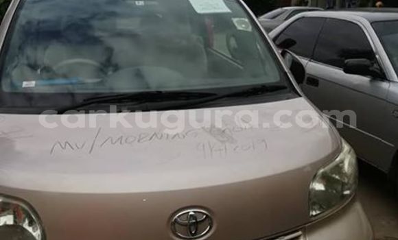 Nunua Ilio tumika Toyota Porte Beige Gari ndani ya Bujumbura nchini Bujumbura Nunua Ilio tumika Toyota Porte Beige Gari ndani ya Bujumbura nchini Bujumbura