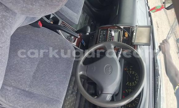 Nunua Ilio tumika Toyota Carina Fedha Gari ndani ya Bujumbura nchini Bujumbura Nunua Ilio tumika Toyota Carina Fedha Gari ndani ya Bujumbura nchini Bujumbura