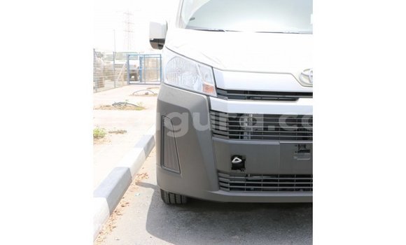 Acheter Import Voiture Toyota Hiace Blanc à Import - Dubai, Bujumbura Acheter Import Voiture Toyota Hiace Blanc à Import - Dubai, Bujumbura