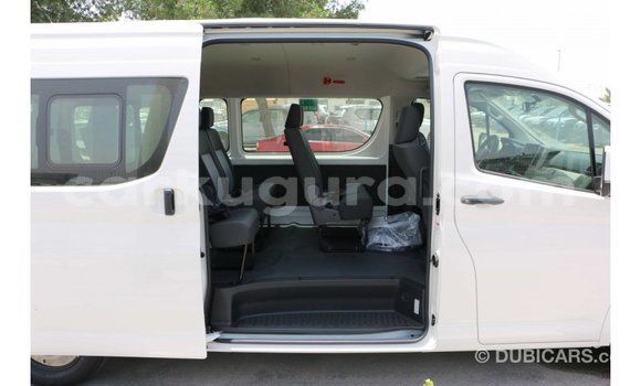 Acheter Import Voiture Toyota Hiace Blanc à Import - Dubai, Bujumbura Acheter Import Voiture Toyota Hiace Blanc à Import - Dubai, Bujumbura