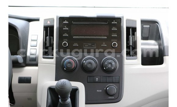 Acheter Import Voiture Toyota Hiace Blanc à Import - Dubai, Bujumbura Acheter Import Voiture Toyota Hiace Blanc à Import - Dubai, Bujumbura