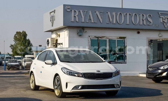 Acheter Import Voiture Kia Cerato Blanc à Import - Dubai, Bujumbura