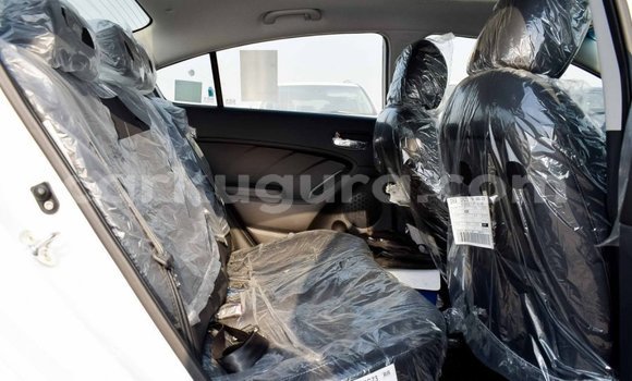 Nunua Imported Kia Cerato Nyeupe Gari ndani ya Import - Dubai nchini Bujumbura Nunua Imported Kia Cerato Nyeupe Gari ndani ya Import - Dubai nchini Bujumbura