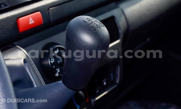 Nunua Imported Toyota Hiace Nyeupe Gari ndani ya Import - Dubai nchini Bujumbura Nunua Imported Toyota Hiace Nyeupe Gari ndani ya Import - Dubai nchini Bujumbura