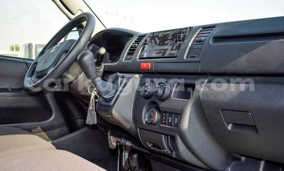Nunua Imported Toyota Hiace Nyeupe Gari ndani ya Import - Dubai nchini Bujumbura Nunua Imported Toyota Hiace Nyeupe Gari ndani ya Import - Dubai nchini Bujumbura