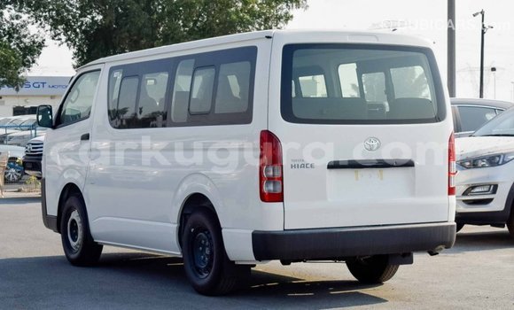 Nunua Imported Toyota Hiace Nyeupe Gari ndani ya Import - Dubai nchini Bujumbura Nunua Imported Toyota Hiace Nyeupe Gari ndani ya Import - Dubai nchini Bujumbura