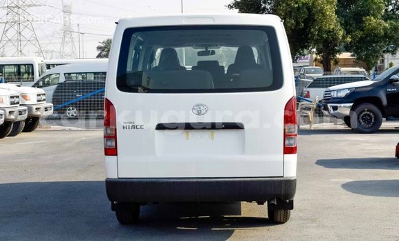 Nunua Imported Toyota Hiace Nyeupe Gari ndani ya Import - Dubai nchini Bujumbura Nunua Imported Toyota Hiace Nyeupe Gari ndani ya Import - Dubai nchini Bujumbura