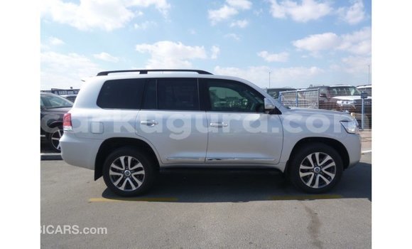 Nunua Imported Toyota Land Cruiser Nyingine Gari ndani ya Import - Dubai nchini Bujumbura Nunua Imported Toyota Land Cruiser Nyingine Gari ndani ya Import - Dubai nchini Bujumbura