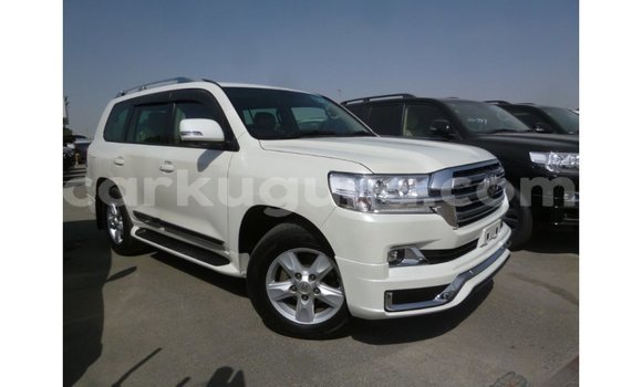 Acheter Import Voiture Toyota Land Cruiser Blanc à Import - Dubai, Bujumbura Acheter Import Voiture Toyota Land Cruiser Blanc à Import - Dubai, Bujumbura