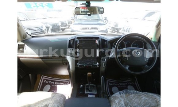 Acheter Import Voiture Toyota Land Cruiser Blanc à Import - Dubai, Bujumbura Acheter Import Voiture Toyota Land Cruiser Blanc à Import - Dubai, Bujumbura