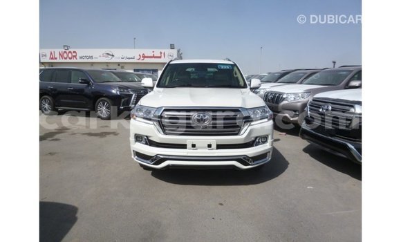 Acheter Import Voiture Toyota Land Cruiser Blanc à Import - Dubai, Bujumbura Acheter Import Voiture Toyota Land Cruiser Blanc à Import - Dubai, Bujumbura