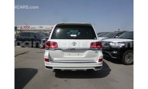 Acheter Import Voiture Toyota Land Cruiser Blanc à Import - Dubai, Bujumbura Acheter Import Voiture Toyota Land Cruiser Blanc à Import - Dubai, Bujumbura