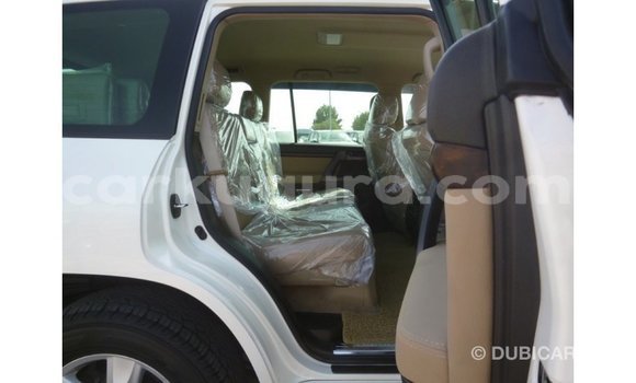 Acheter Import Voiture Toyota Land Cruiser Blanc à Import - Dubai, Bujumbura Acheter Import Voiture Toyota Land Cruiser Blanc à Import - Dubai, Bujumbura