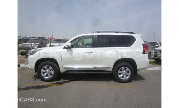 Acheter Import Voiture Toyota Prado Blanc à Import - Dubai, Bujumbura Acheter Import Voiture Toyota Prado Blanc à Import - Dubai, Bujumbura