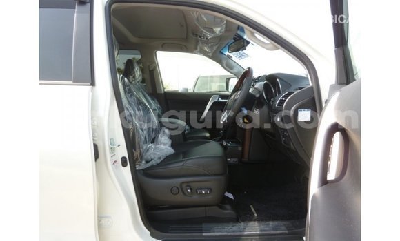 Acheter Import Voiture Toyota Prado Blanc à Import - Dubai, Bujumbura Acheter Import Voiture Toyota Prado Blanc à Import - Dubai, Bujumbura