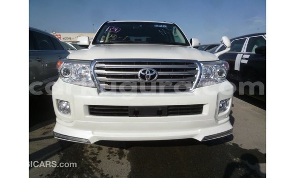 Acheter Import Voiture Toyota Land Cruiser Blanc à Import - Dubai, Bujumbura Acheter Import Voiture Toyota Land Cruiser Blanc à Import - Dubai, Bujumbura