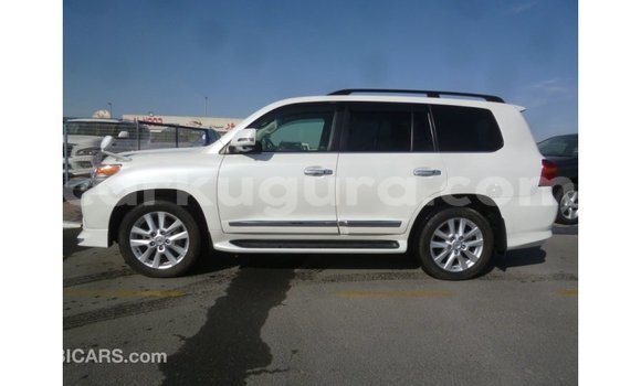 Acheter Import Voiture Toyota Land Cruiser Blanc à Import - Dubai, Bujumbura Acheter Import Voiture Toyota Land Cruiser Blanc à Import - Dubai, Bujumbura
