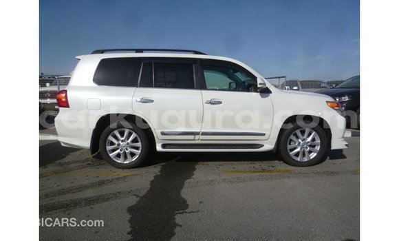 Acheter Import Voiture Toyota Land Cruiser Blanc à Import - Dubai, Bujumbura Acheter Import Voiture Toyota Land Cruiser Blanc à Import - Dubai, Bujumbura