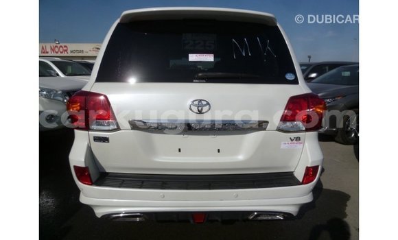 Acheter Import Voiture Toyota Land Cruiser Blanc à Import - Dubai, Bujumbura Acheter Import Voiture Toyota Land Cruiser Blanc à Import - Dubai, Bujumbura