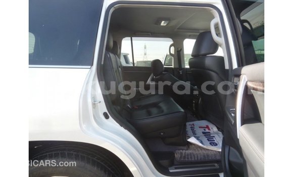 Acheter Import Voiture Toyota Land Cruiser Blanc à Import - Dubai, Bujumbura Acheter Import Voiture Toyota Land Cruiser Blanc à Import - Dubai, Bujumbura