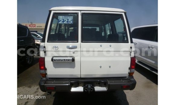 Nunua Imported Toyota Land Cruiser Nyeupe Gari ndani ya Import - Dubai nchini Bujumbura Nunua Imported Toyota Land Cruiser Nyeupe Gari ndani ya Import - Dubai nchini Bujumbura