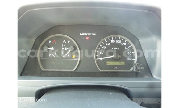 Nunua Imported Toyota Land Cruiser Nyeupe Gari ndani ya Import - Dubai nchini Bujumbura Nunua Imported Toyota Land Cruiser Nyeupe Gari ndani ya Import - Dubai nchini Bujumbura