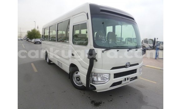 Nunua Imported Toyota Coaster Nyeupe Gari ndani ya Import - Dubai nchini Bujumbura Nunua Imported Toyota Coaster Nyeupe Gari ndani ya Import - Dubai nchini Bujumbura
