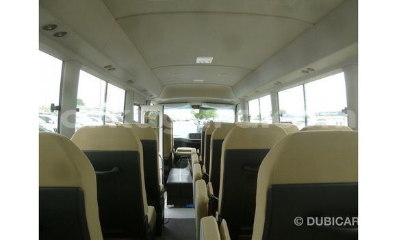 Nunua Imported Toyota Coaster Nyeupe Gari ndani ya Import - Dubai nchini Bujumbura Nunua Imported Toyota Coaster Nyeupe Gari ndani ya Import - Dubai nchini Bujumbura