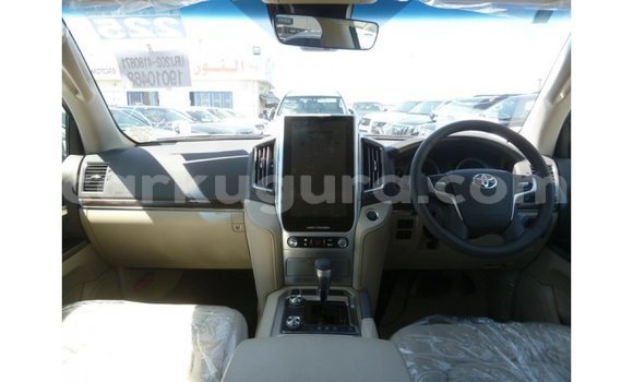 Acheter Import Voiture Toyota Land Cruiser Blanc à Import - Dubai, Bujumbura Acheter Import Voiture Toyota Land Cruiser Blanc à Import - Dubai, Bujumbura