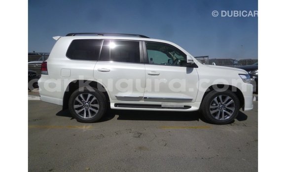 Acheter Import Voiture Toyota Land Cruiser Blanc à Import - Dubai, Bujumbura Acheter Import Voiture Toyota Land Cruiser Blanc à Import - Dubai, Bujumbura