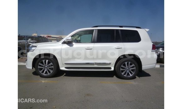 Acheter Import Voiture Toyota Land Cruiser Blanc à Import - Dubai, Bujumbura Acheter Import Voiture Toyota Land Cruiser Blanc à Import - Dubai, Bujumbura