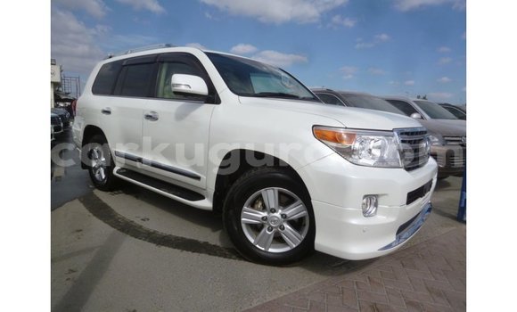Nunua Imported Toyota Land Cruiser Nyeupe Gari ndani ya Import - Dubai nchini Bujumbura Nunua Imported Toyota Land Cruiser Nyeupe Gari ndani ya Import - Dubai nchini Bujumbura