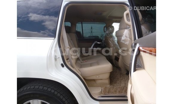 Nunua Imported Toyota Land Cruiser Nyeupe Gari ndani ya Import - Dubai nchini Bujumbura Nunua Imported Toyota Land Cruiser Nyeupe Gari ndani ya Import - Dubai nchini Bujumbura