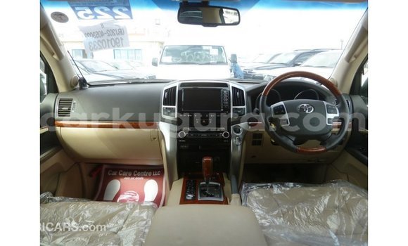 Nunua Imported Toyota Land Cruiser Nyeupe Gari ndani ya Import - Dubai nchini Bujumbura Nunua Imported Toyota Land Cruiser Nyeupe Gari ndani ya Import - Dubai nchini Bujumbura